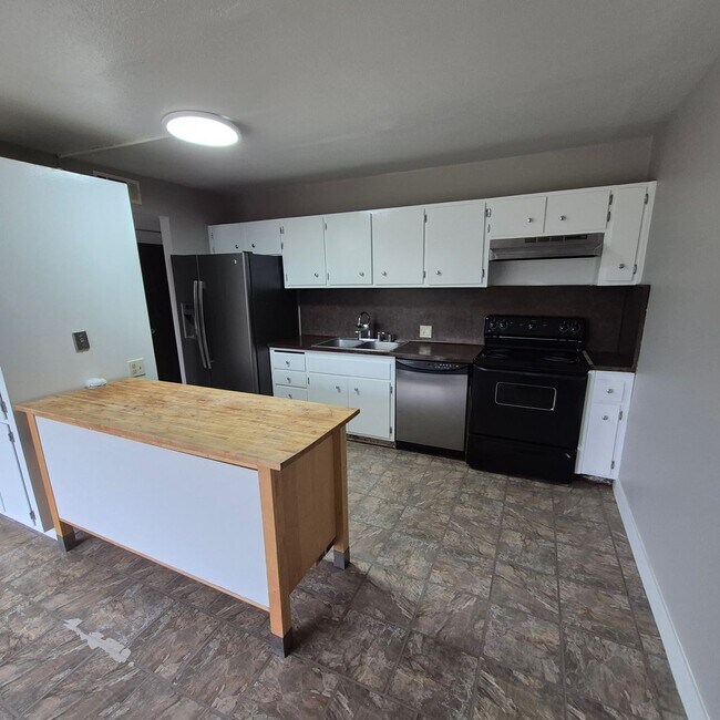 Foto del edificio - Carmichael 3 bedroom, $2195/month.