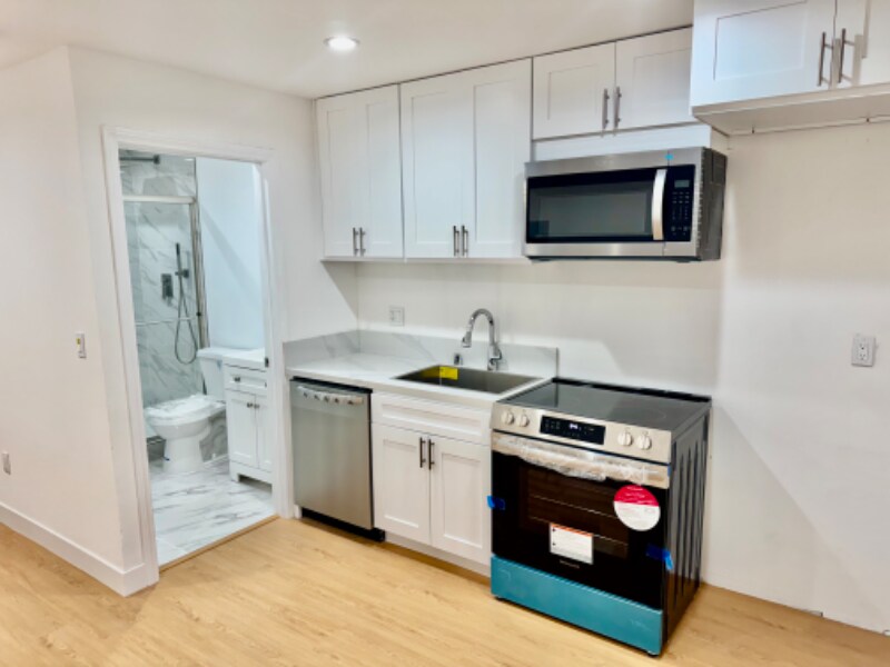 Foto principal - 5735 Woodman Ave