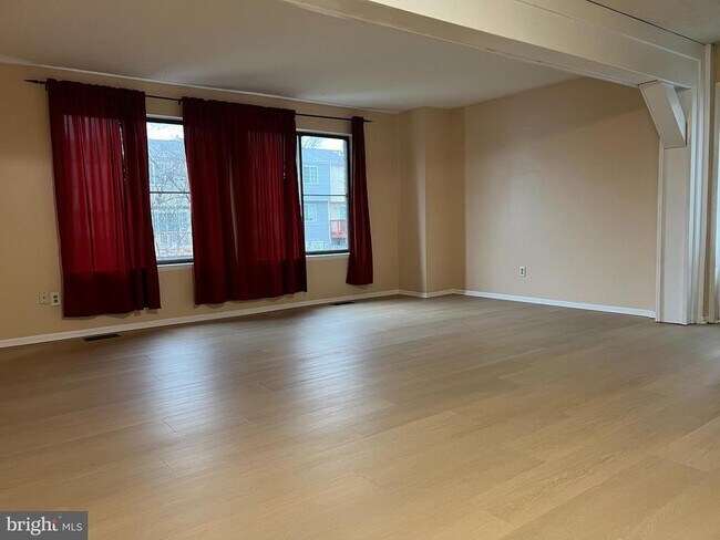 Foto del edificio - 5880 Whisper Way