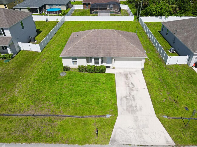 Building Photo - 4616 SW Carib St