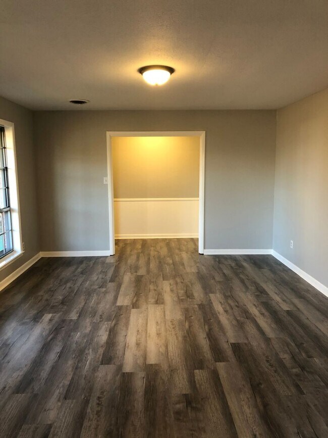Building Photo - Renovated 4 Bedroom 2.5 Bath Home for Rent!