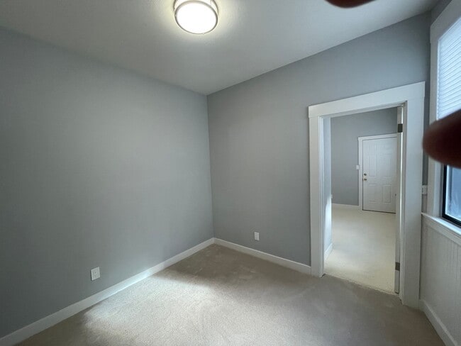 Building Photo - 125