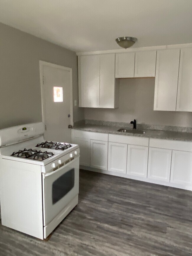 Foto del edificio - 23708 Brittany Ave