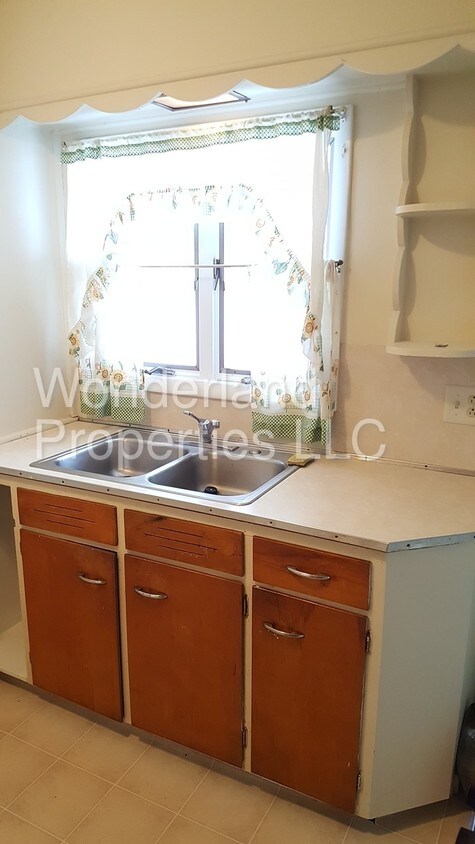 Primary Photo - Clean attractive small one bedroom apartment