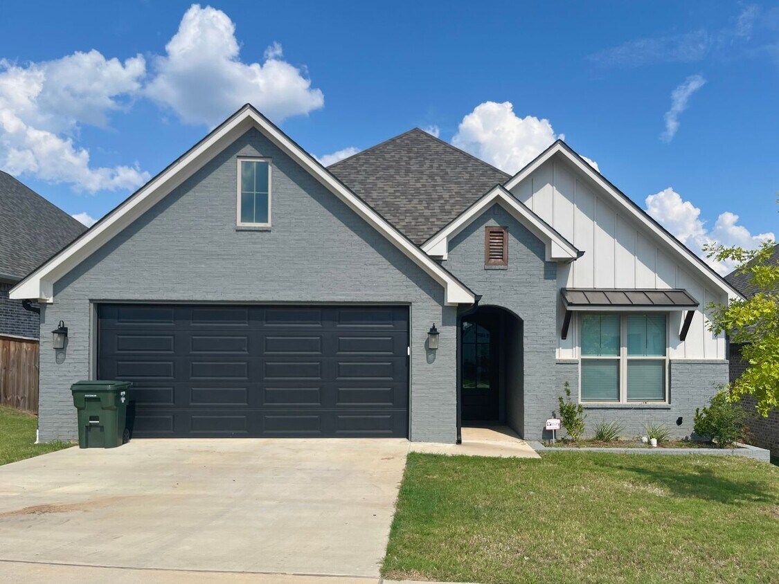 Foto principal - 7012 Hillside Ave