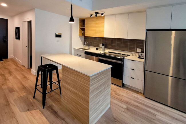 Building Photo - 1180 Rue de Bleury