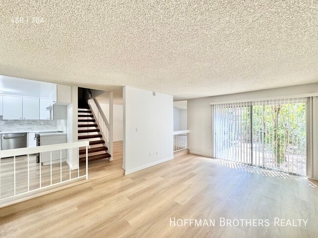 Building Photo - 10464 Larwin Ave