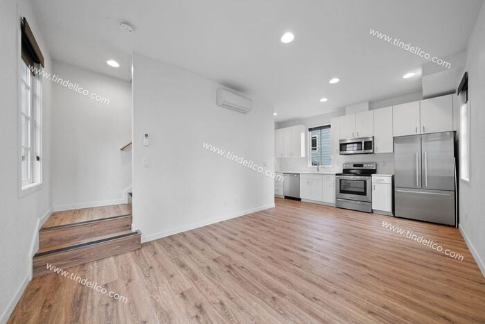 Modern Three-Story Townhouse in Hosford-Abernethy - W/S/G Included & Pet Friendly! - Modern Three-Story Townhouse in Hosford-Abernethy - W/S/G Included & Pet Friendly!