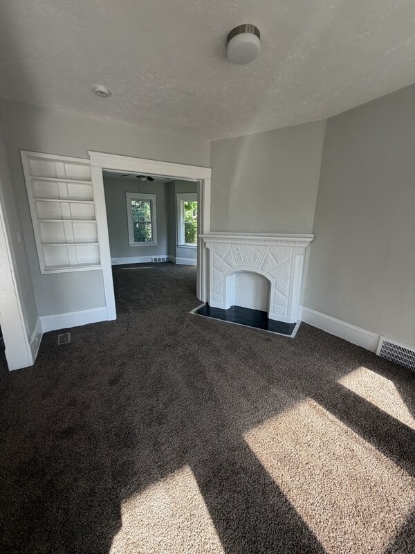 Foto del edificio - 631 E 113th St