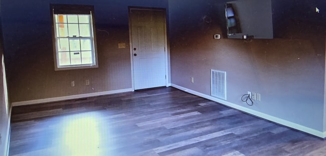 Building Photo - 2102 Kingsbury Rd