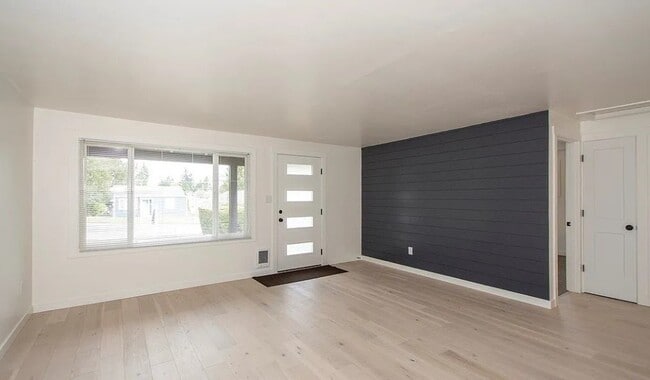Building Photo - 4906 N 30th St