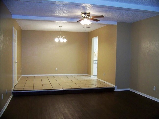 Foto del edificio - 7213 Lake Country Dr