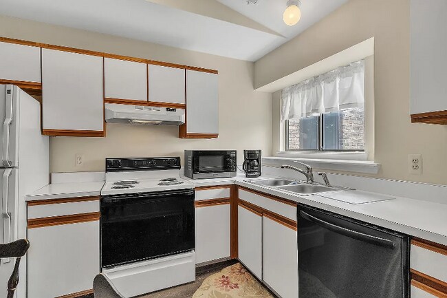 Building Photo - 42794 Lilley Pointe Dr