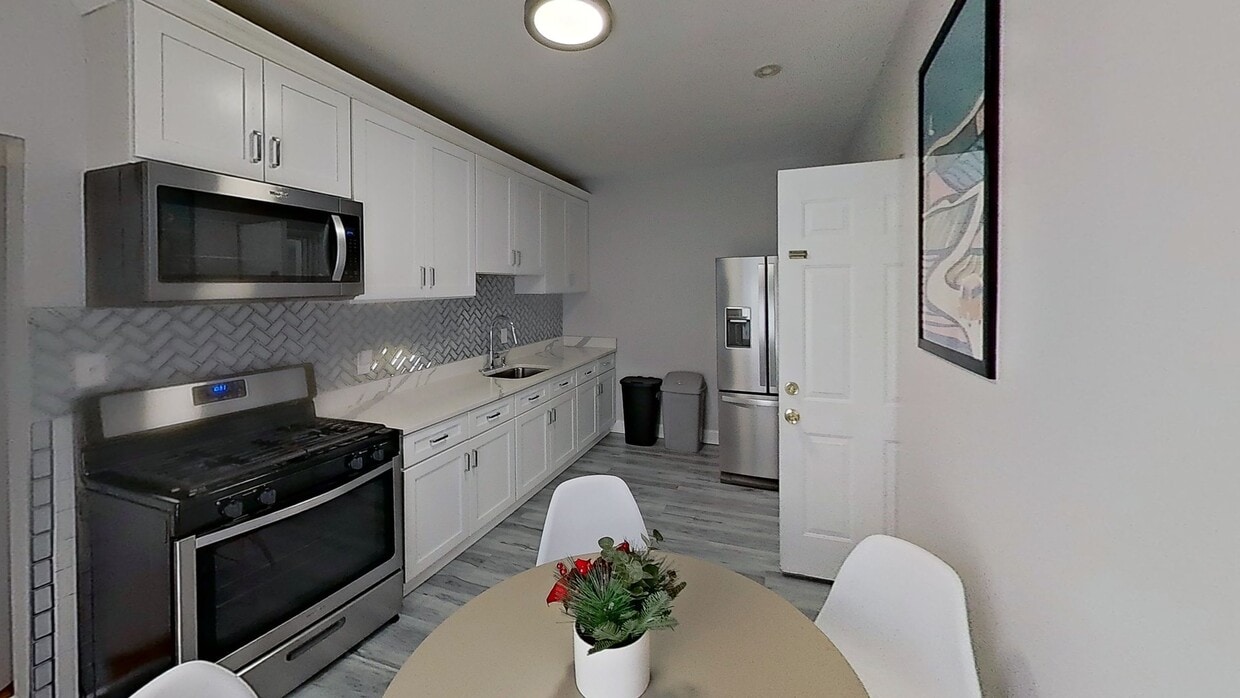 Photo - Private bedroom in 3 bed/1 bath Home