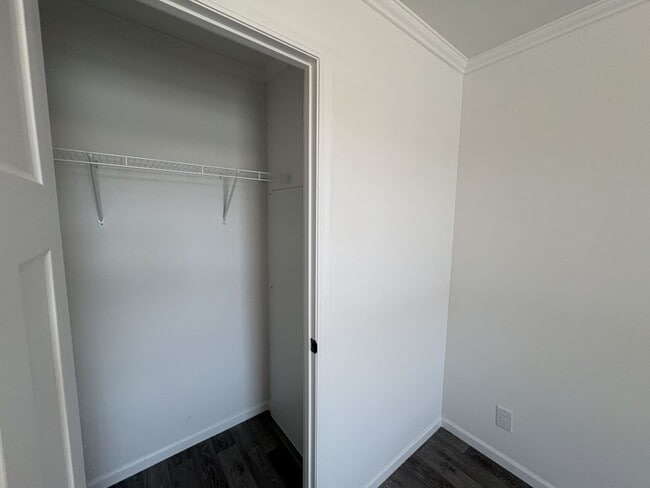 Building Photo - 5046 W Sawgrass Dr