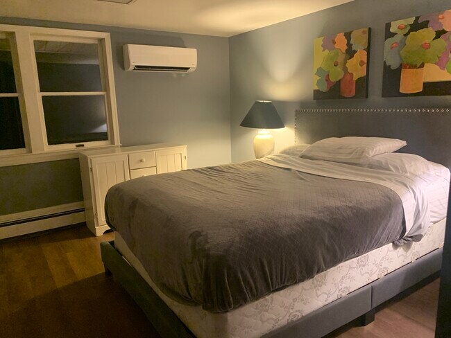 Building Photo - 6076 Harmantown Rd