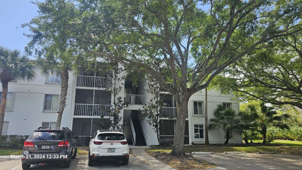 Primary Photo - *** Charming Condo Waterfront Community Un...