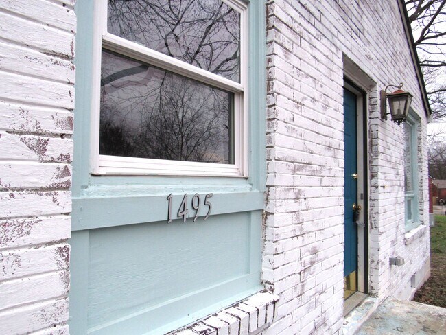 Building Photo - Smart & Charming 3 bedroom/2 bath Bordeaux...