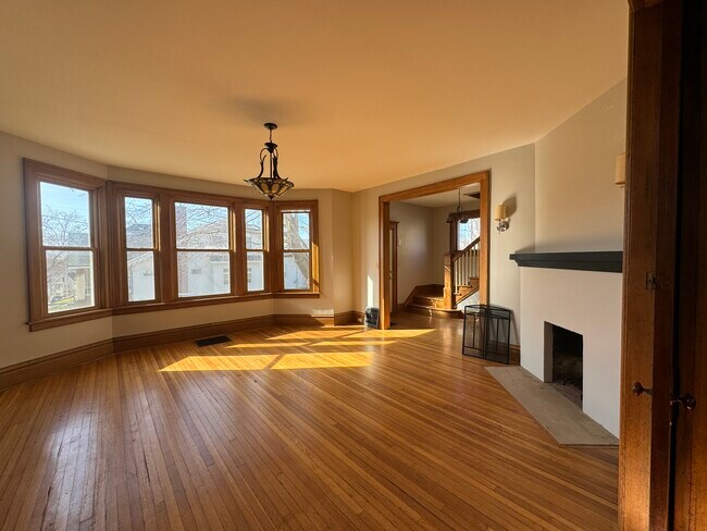 Sala de estar principal - 951 Oxford St