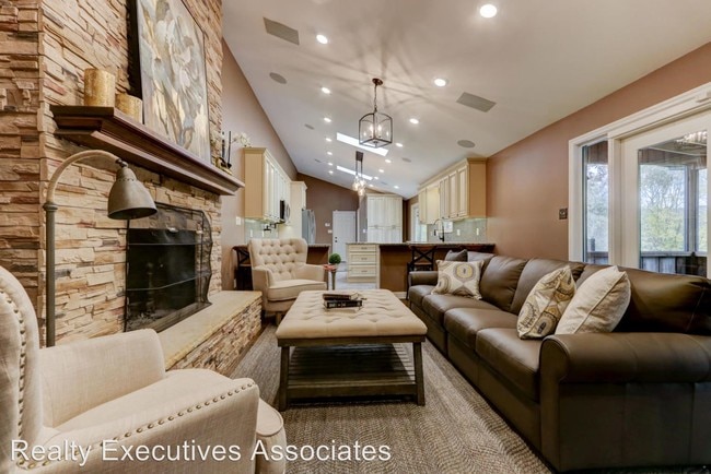 Building Photo - 9912 Westland Dr