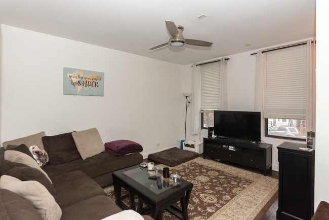 Foto del edificio - 2121 N Winchester Ave