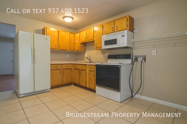 Building Photo - Ranch style 2 bedroom, 1 bath unit in Hube...