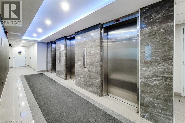 Photo du bâtiment - 700 Dynes Rd