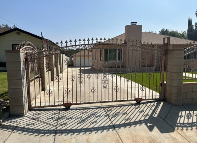 Photo - 3637 N G St House