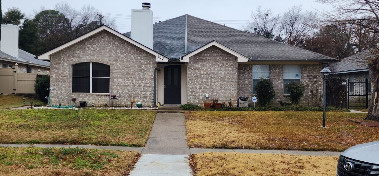 Primary Photo - 400 Crowe Dr