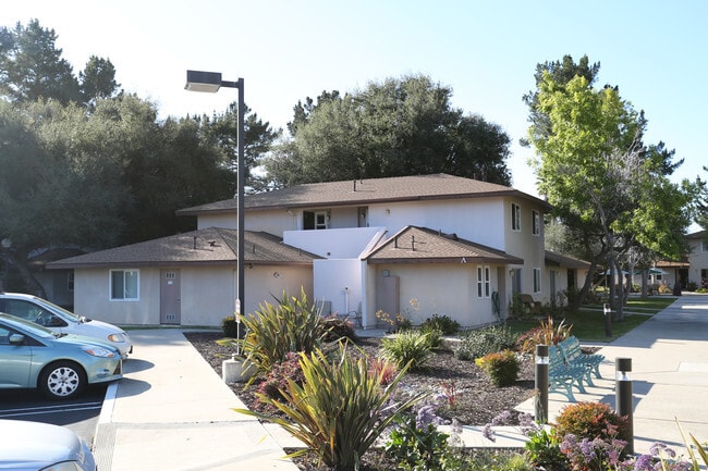 Building Photo - Oak Knolls Haven