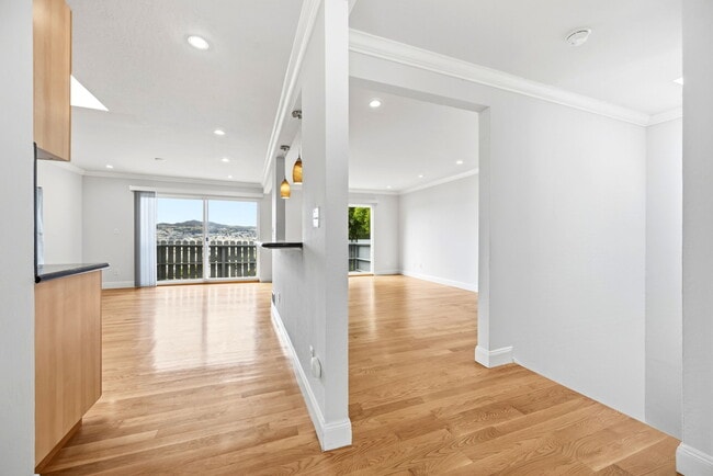 Building Photo - 407 Joost-