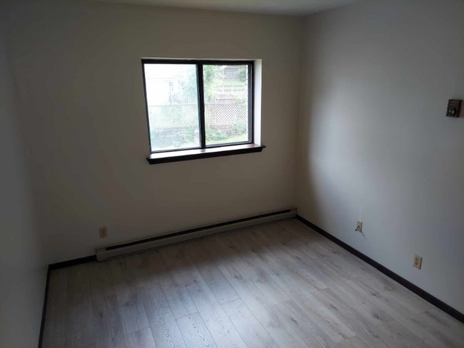 Building Photo - 151 Plum St