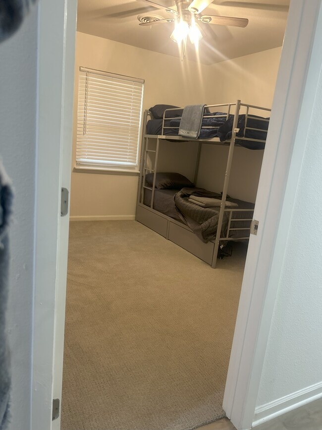 Building Photo - 1309 Ravenwood Dr