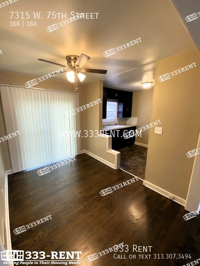 Building Photo - Three Bedroom Home with Plenty of Entertai...