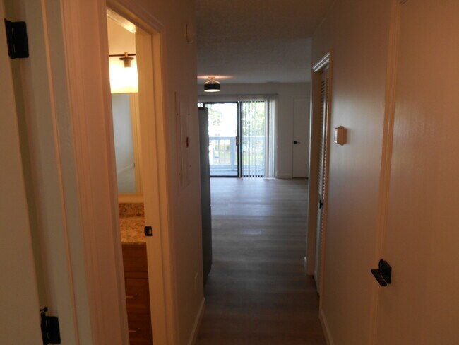 Foto del edificio - 3700 Golf Colony Ln