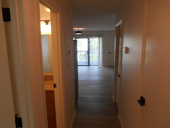Building Photo - 3700 Golf Colony Ln
