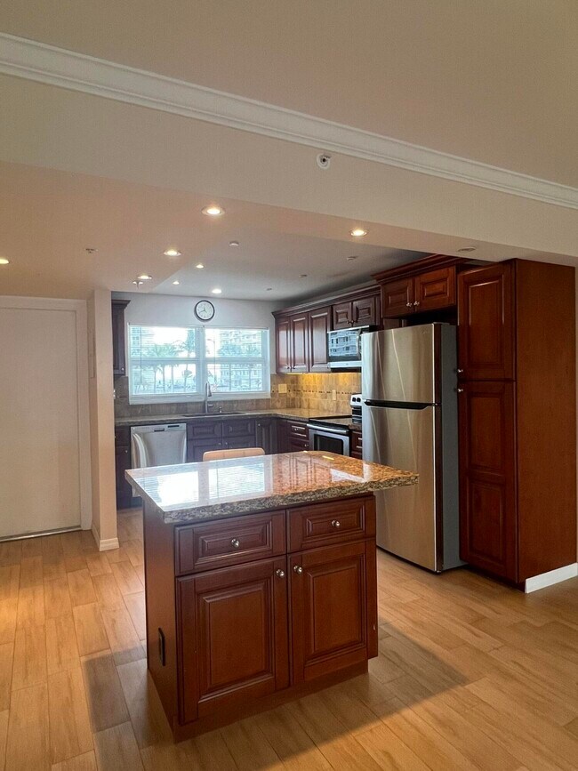 Foto del edificio - 3224 S Ocean Blvd