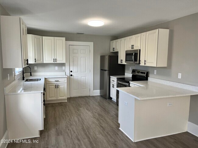 Foto del edificio - 2105 Gilmore St