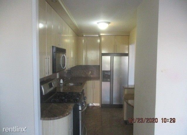 Foto del edificio - 24 Longwood Dr