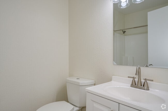 1BR, 1BA - 803SF - Bathroom - Las Casitas