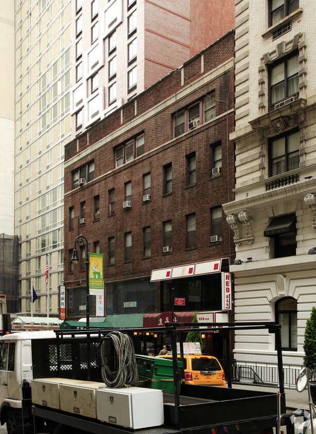 Building Photo - 51-55 W 35th St