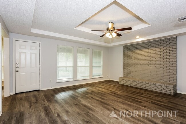 Building Photo - 3 BR/2BA | Newly Renovated Single Family Home |  Gated backyard!