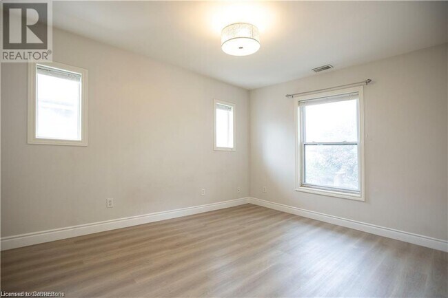 Building Photo - 49 Fairleigh Ave S