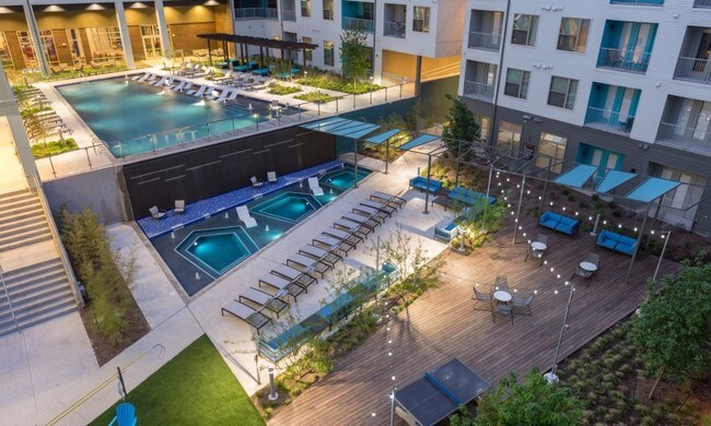 Foto del edificio - Platform| 6 Weeks Free | Posted 11/6/24