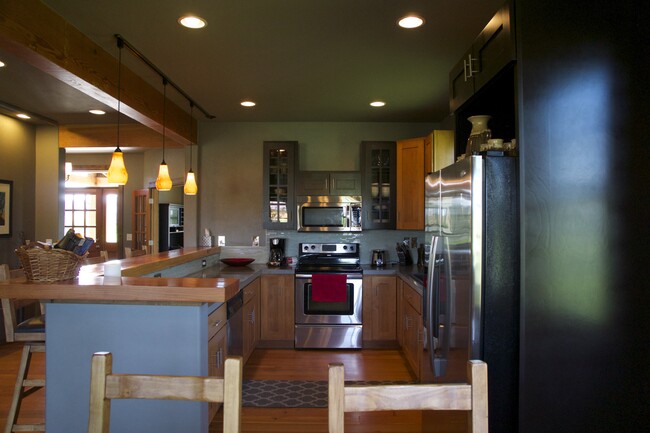 Kitchen with stainless steel appliances - 2414 Arabian Ave