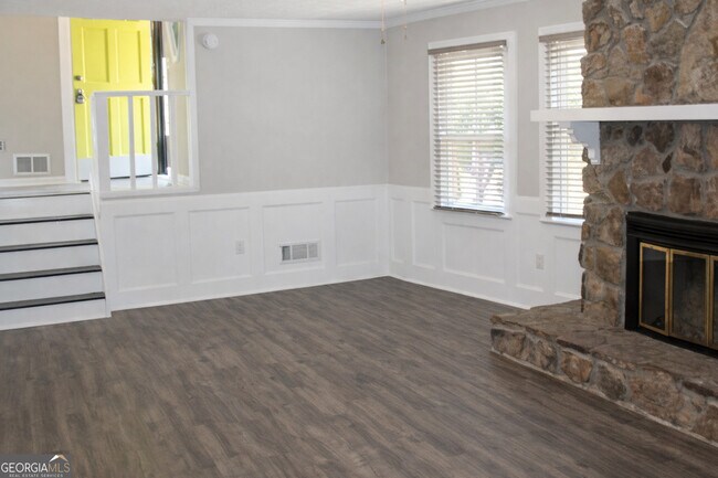 Foto del edificio - 257 Omega Dr