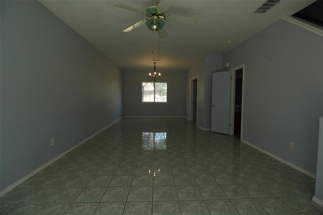 Foto del edificio - 12302 Uttimer Ln