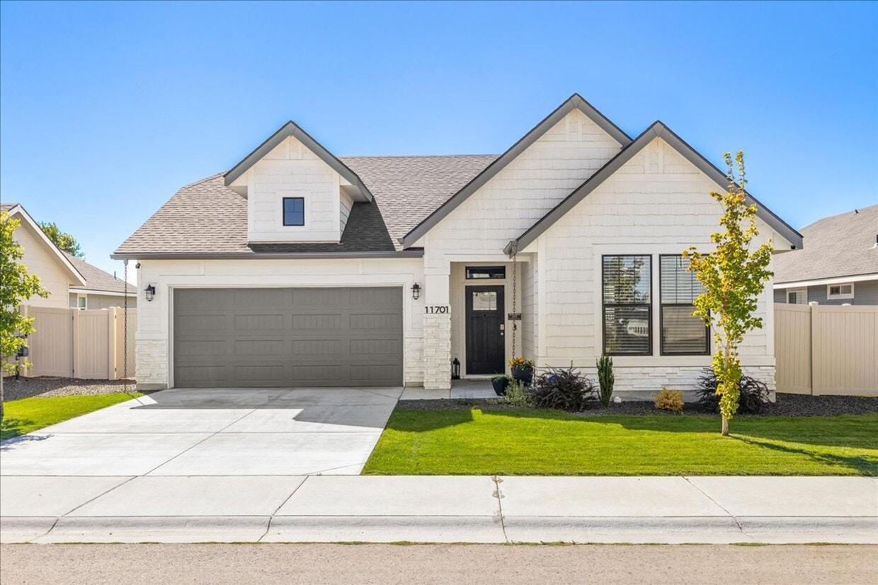 Primary Photo - Bright and Modern Home with Covered Patio ...