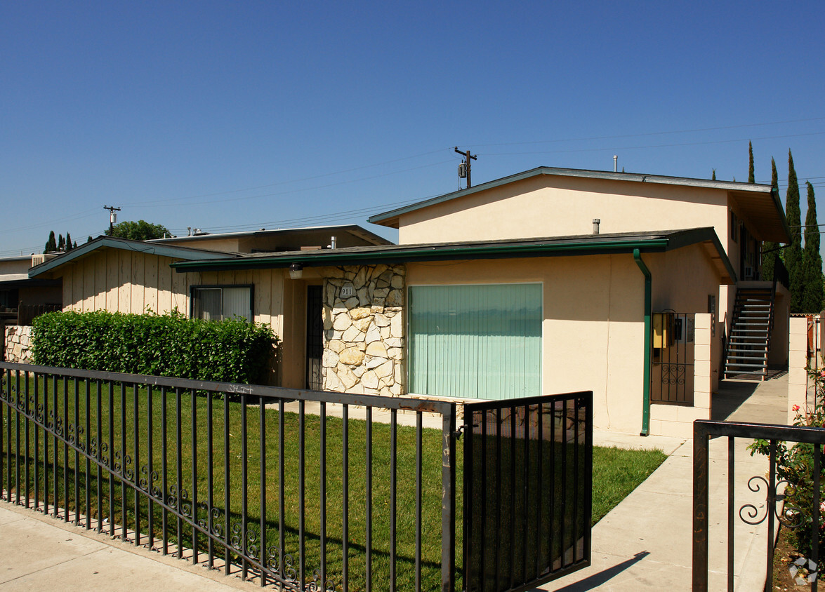 Building Photo - 911 N Vineyard Ave