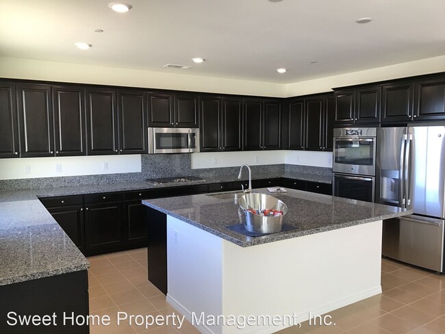 Building Photo - 5 br, 3 bath House - 6958 Levee Court